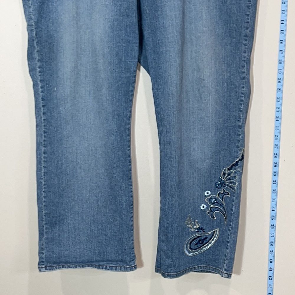 Avenue Blues Plus Size Stretchy Jeans. Size 26. - Picture 3 of 7